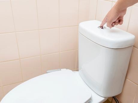 Jak opravit protékající záchod