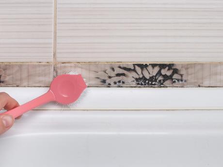 5 účinných způsobů, jak vyčistit spáry v koupelně
