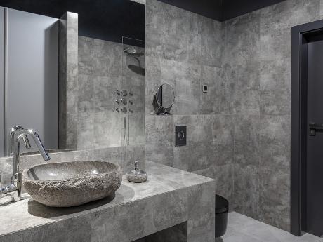 Kamenná i betonová koupelna – jak je zařídit