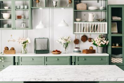 bílo zelená retro kuchyň